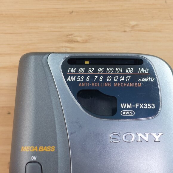 Sony Walkman WM‑FX353 Radio Cassette Player / Tested & Working / Made in Japan - Picture 2 of 7